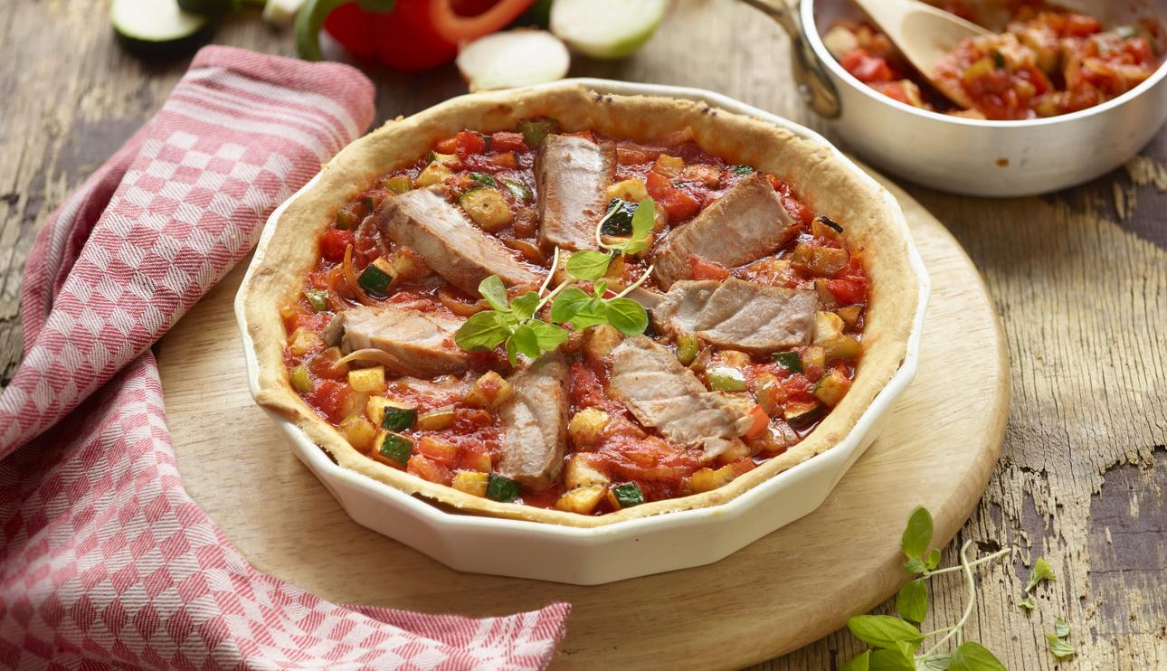 Tarta de bonito, pimiento y calabacín