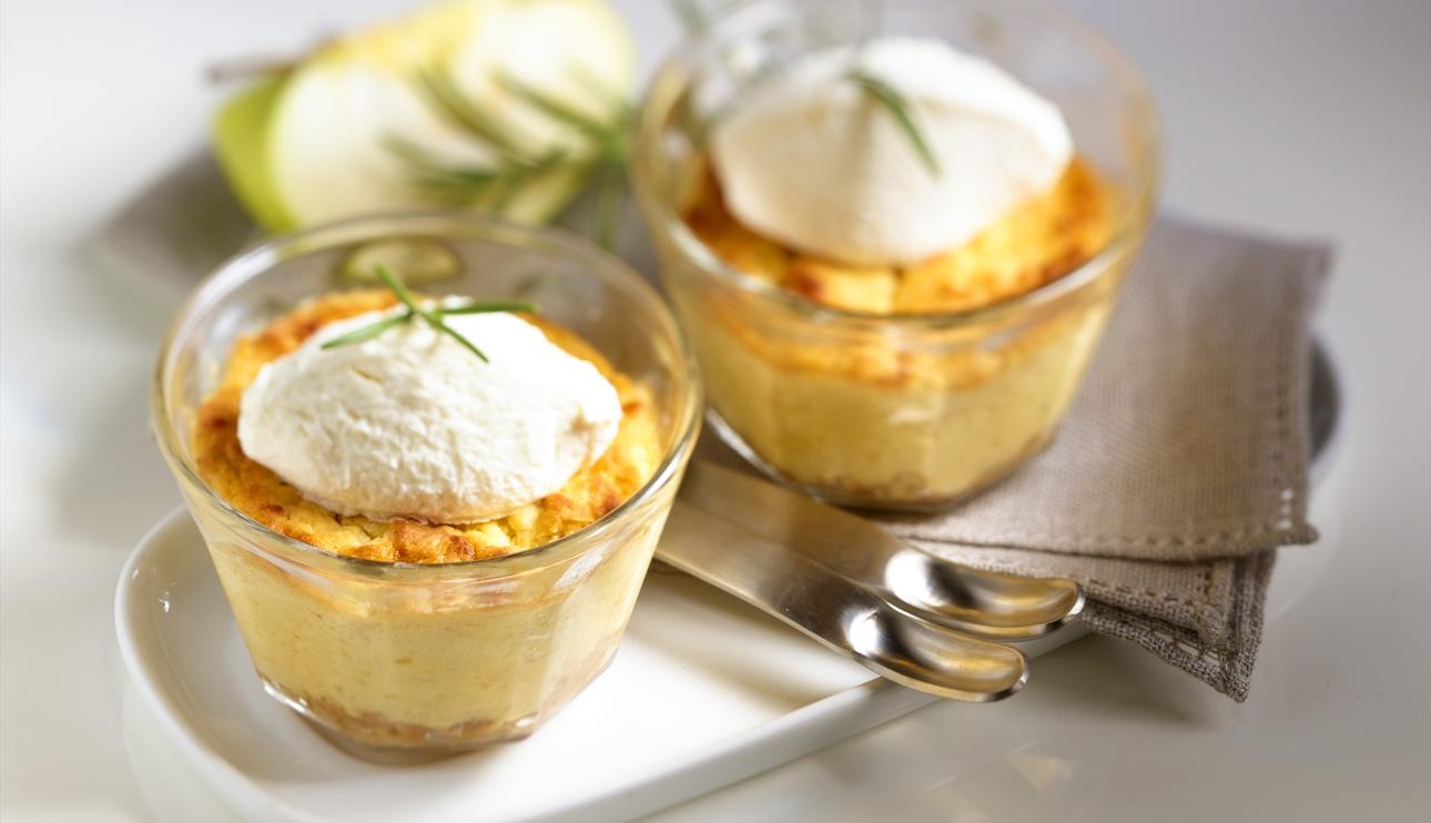 Soufflé de manzanas al romero con helado