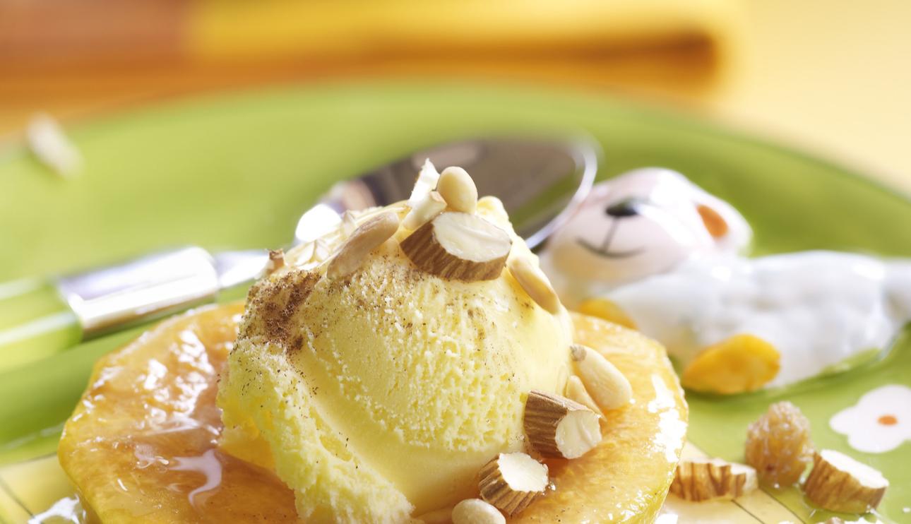 Melón caramelizado con helado y frutos secos