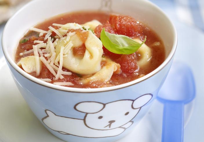 Sopa de tortellini y queso