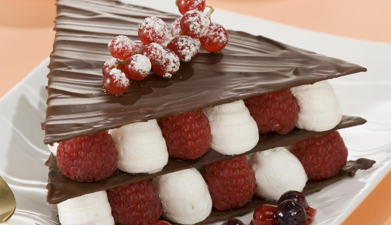 Milhojas de chocolate y frambuesas