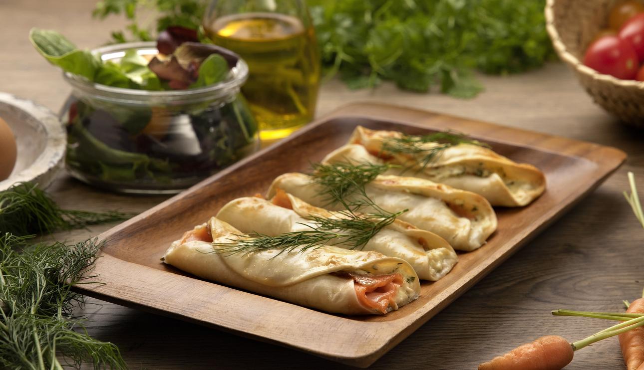 Rollitos de salmón y queso fresco a las hierbas