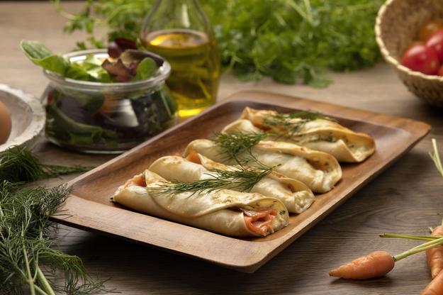 Rollitos de salmón y queso fresco a las hierbas