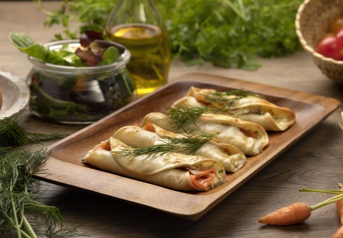 Rollitos de salmón y queso fresco a las hierbas