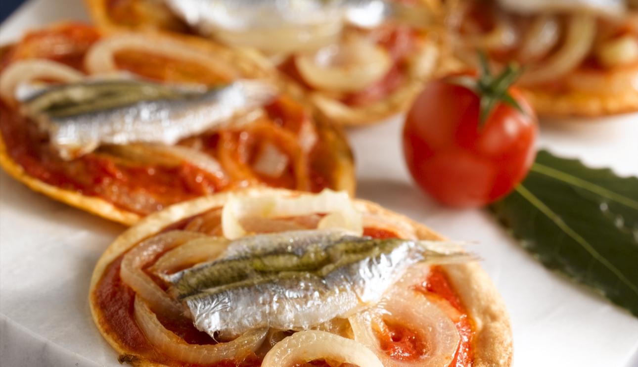 Cocas de sardinas