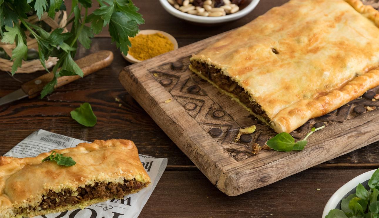 Empanada de carne con pasas al curry