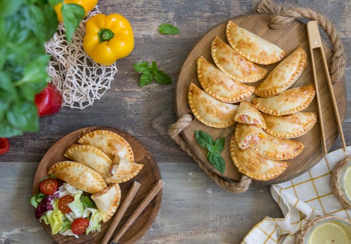 Empanadillas de pimientos y queso de cabra