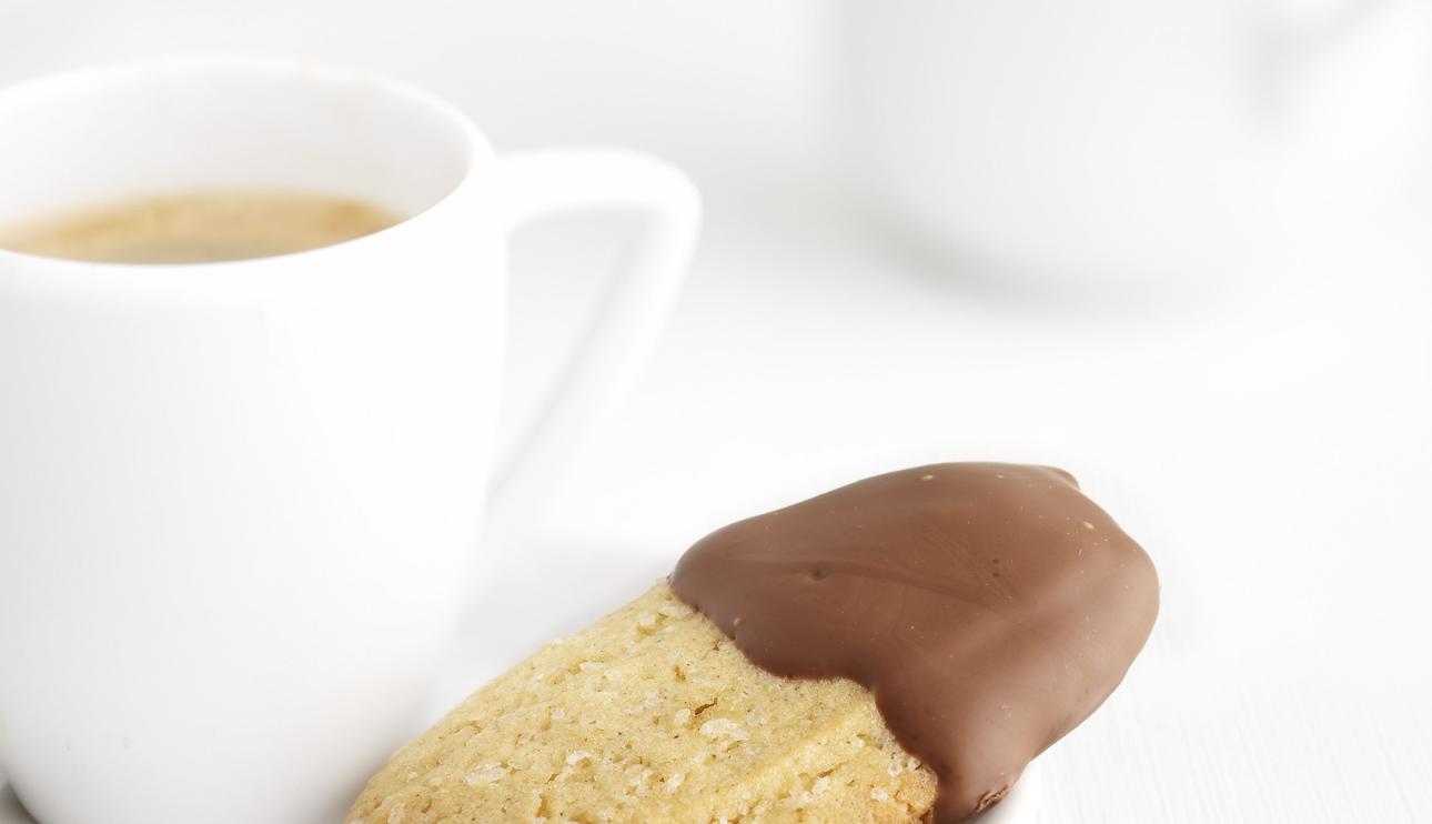 Pastas de té con cobertura de chocolate con leche
