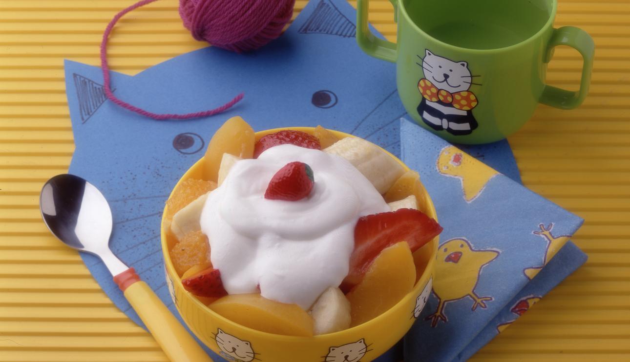 Ensalada de frutas con salsa de yogur