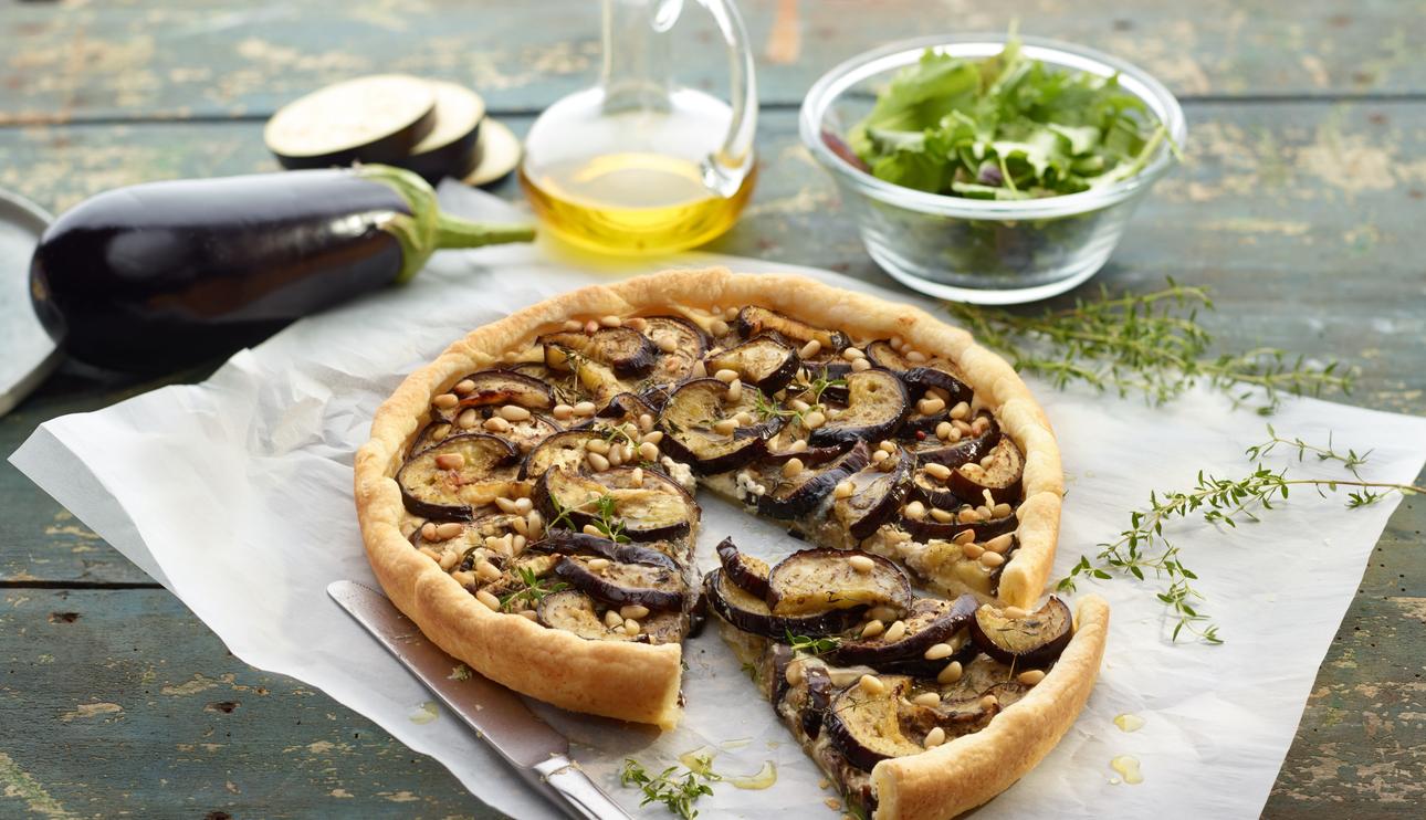 Tarta de hojaldre rellena de berenjenas y requesón