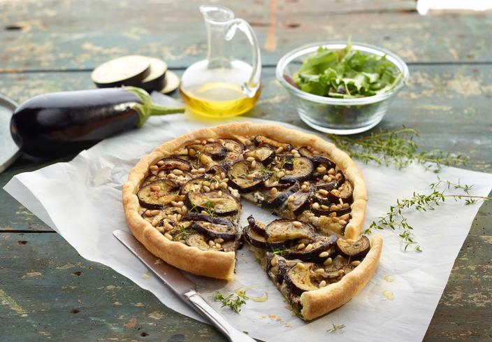 Tarta de hojaldre rellena de berenjenas y requesón