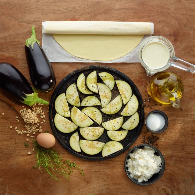 Tarta de hojaldre rellena de berenjenas y requesón