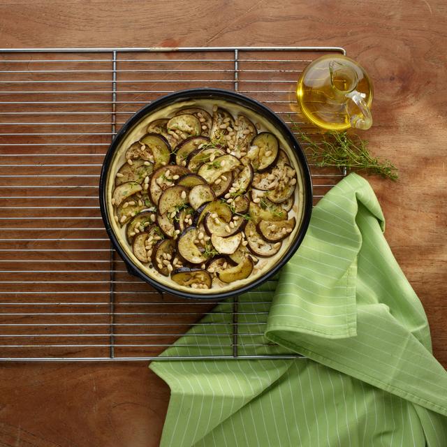 Tarta de hojaldre rellena de berenjenas y requesón