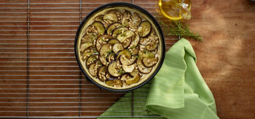 Tarta de hojaldre rellena de berenjenas y requesón