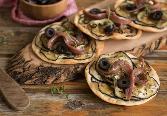 Pizzeta de berenjenas y anchoas