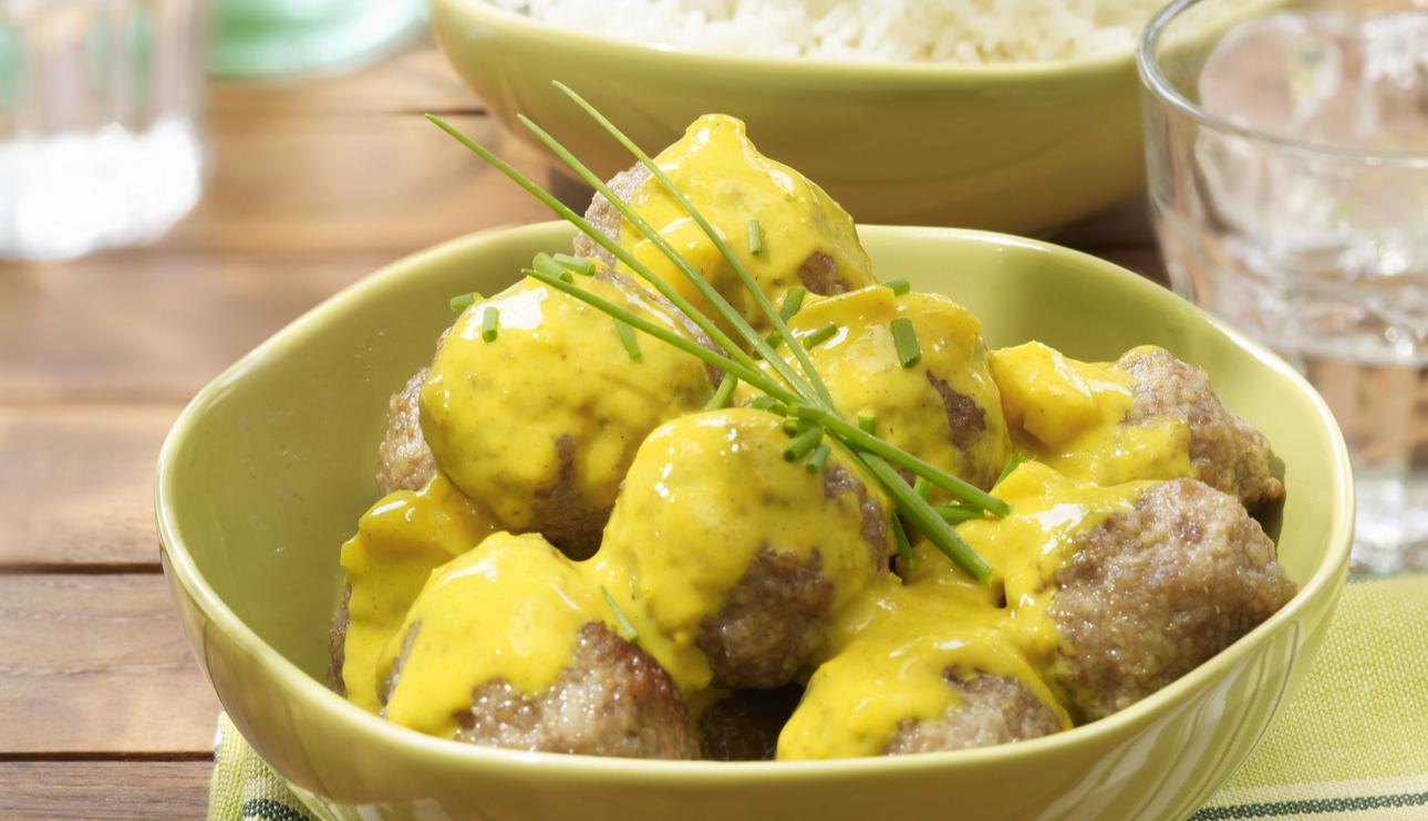 Cazuela de albóndigas al curry