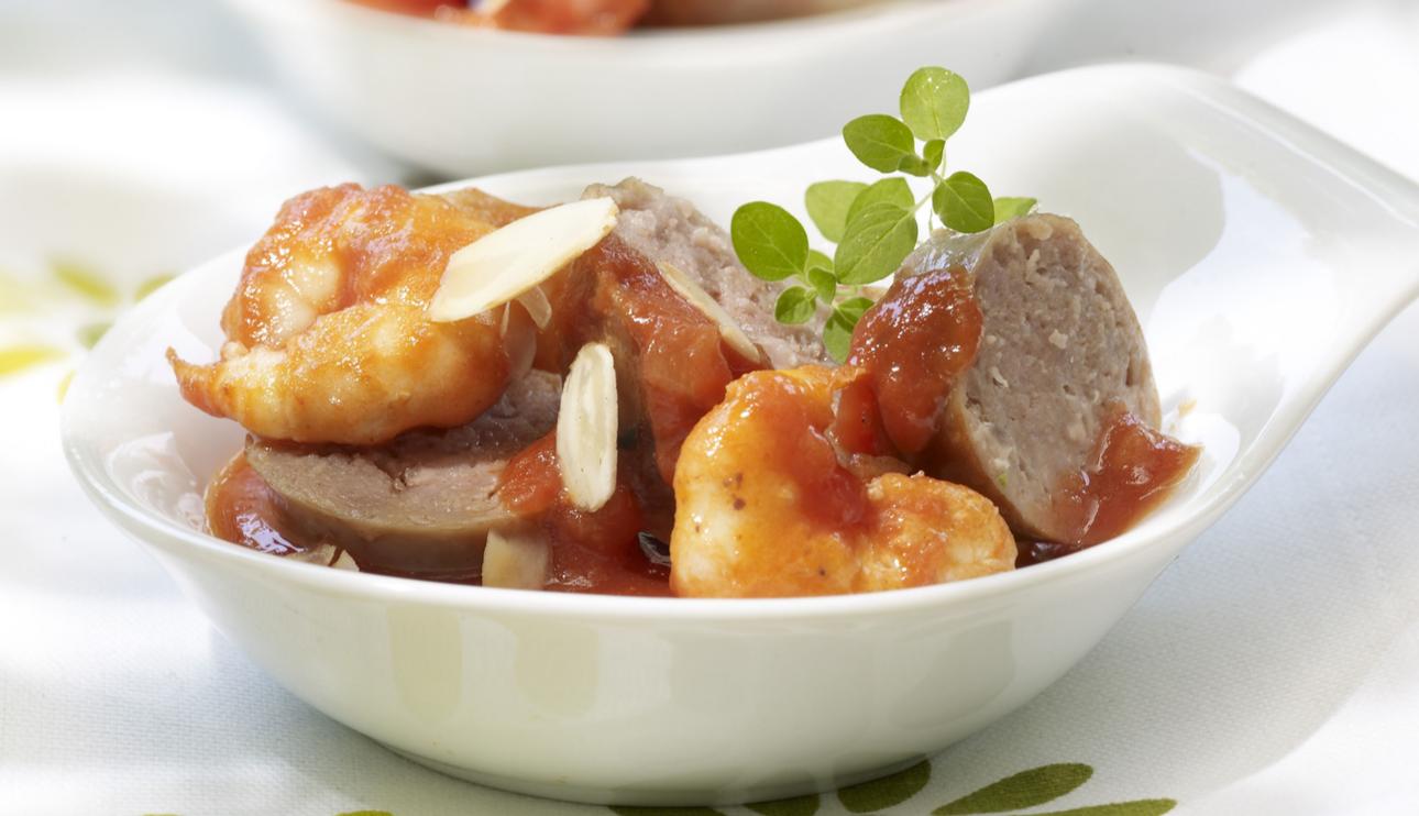 Cazuela de butifarras con gambas