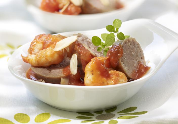 Cazuela de butifarras con gambas