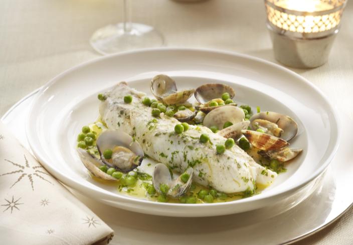 Merluza a la marinera con almejas