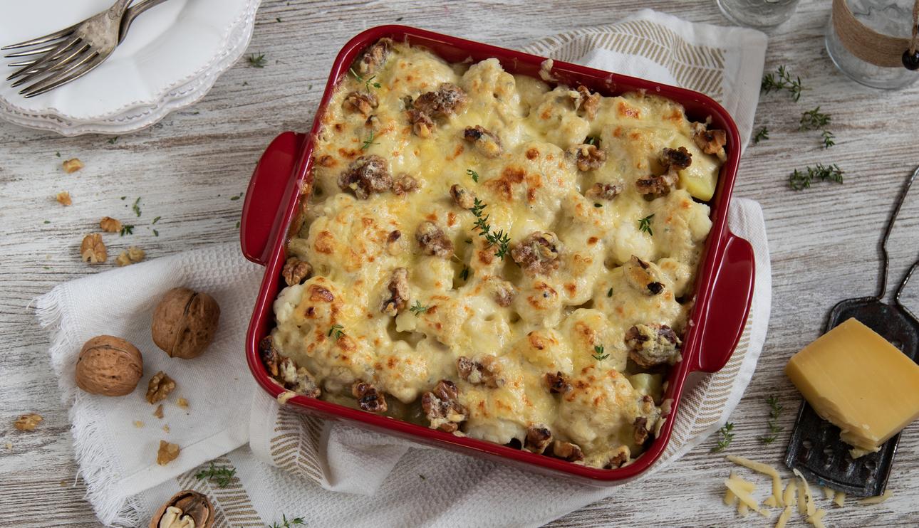 Coliflor gratinada a los tres quesos con nueces