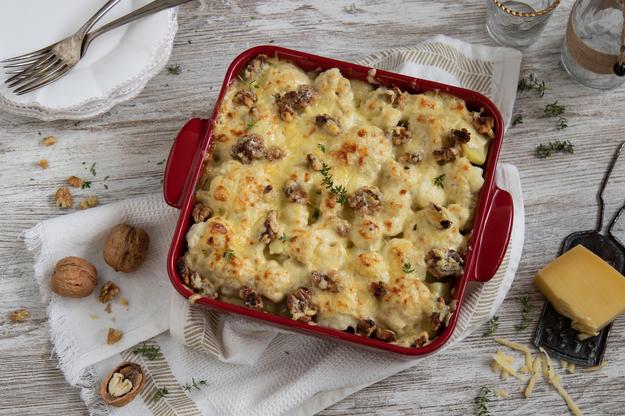 Coliflor gratinada a los tres quesos con nueces