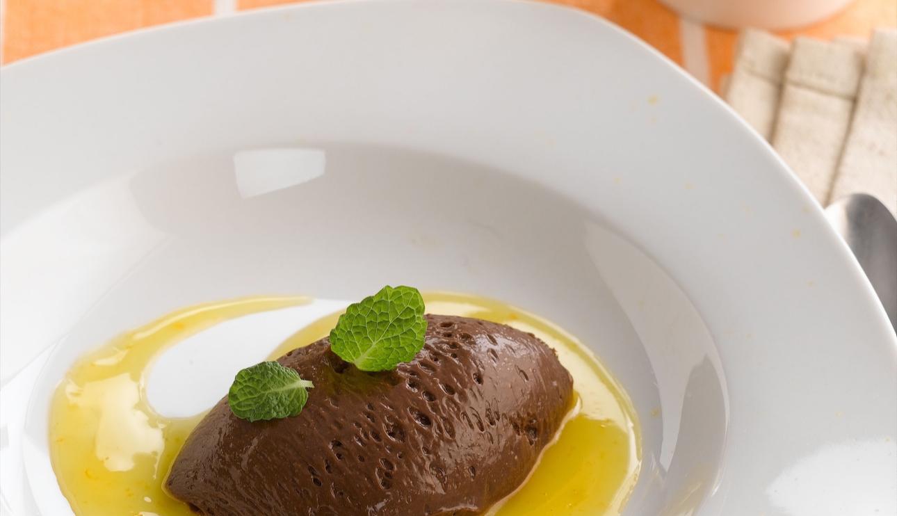 Cremoso de chocolate y salsa de mandarinas