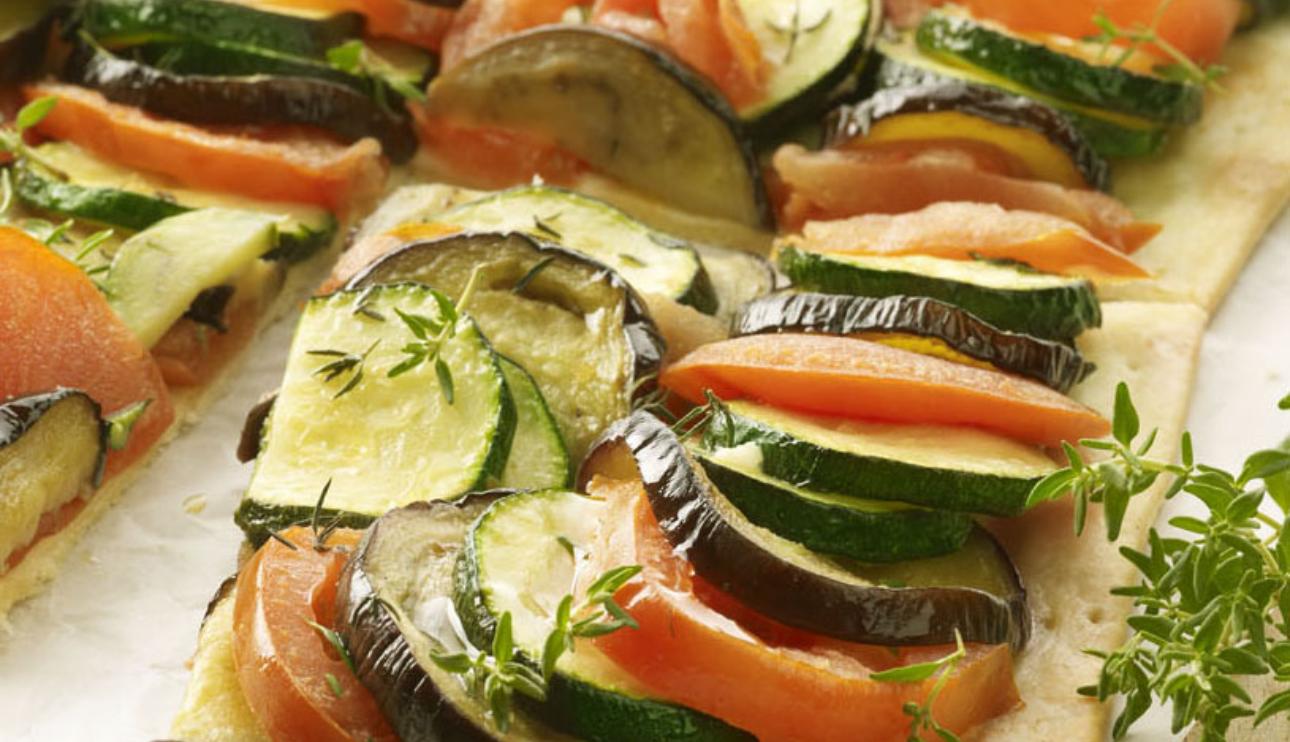 Coca de verduras con masa para empanadas