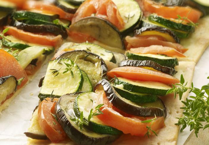 Coca de verduras con masa para empanadas