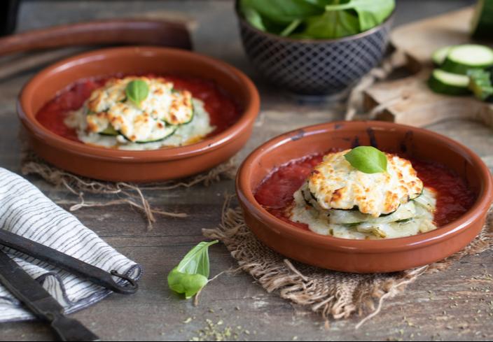 Milhojas de calabacín y tomate con queso