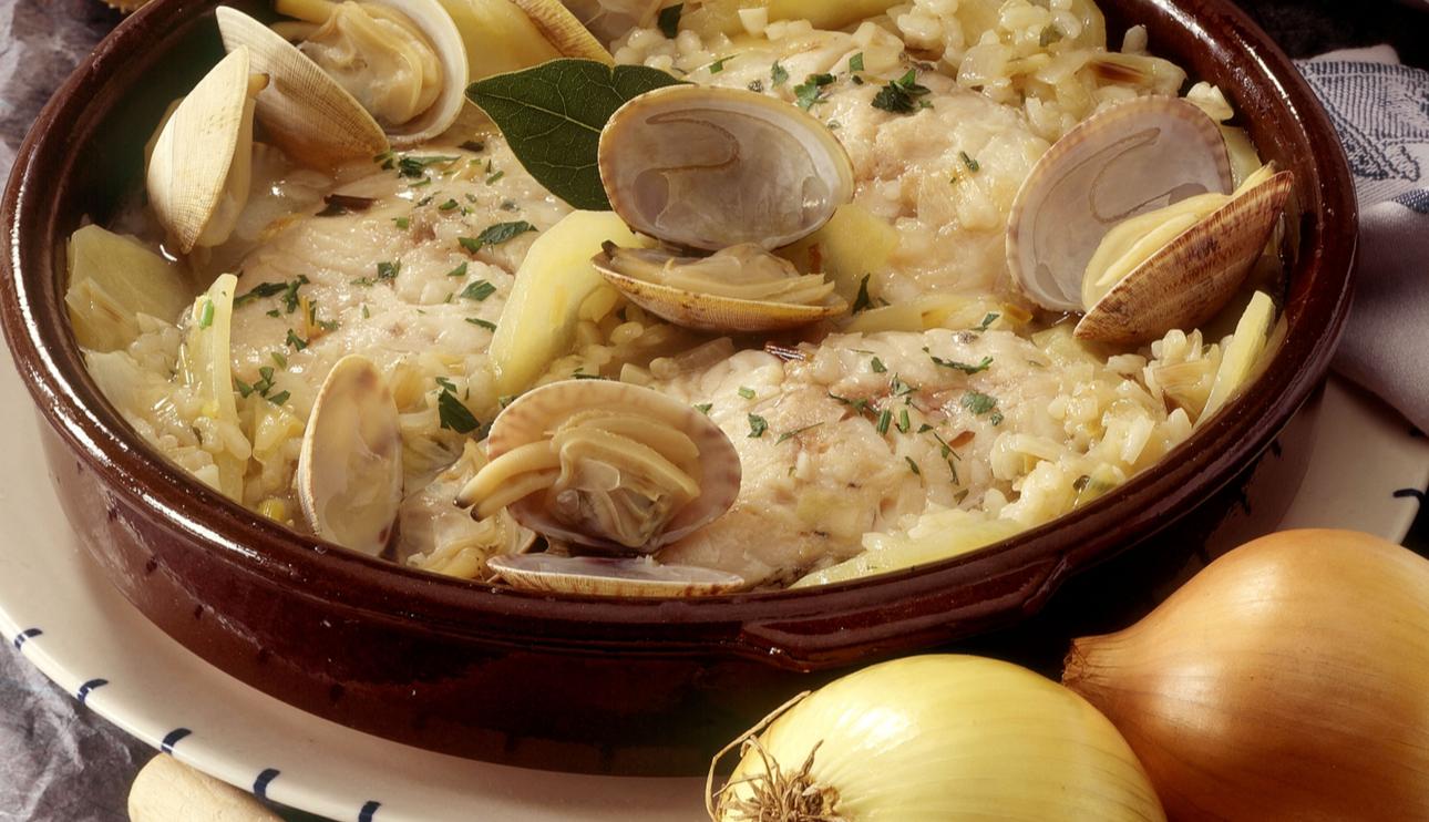 Arroz con merluza y almejas
