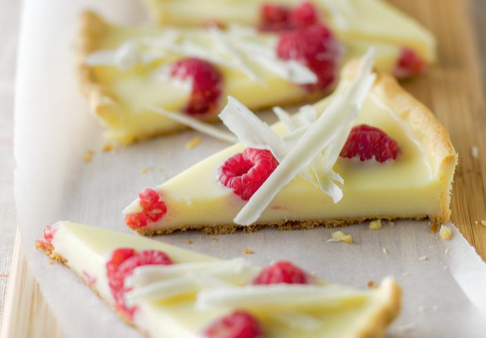 Tarta de chocolate blanco con frambuesas