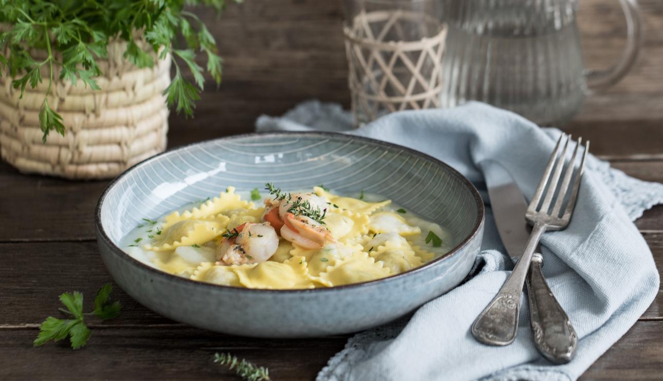 Ravioli de setas con crema de coliflor y vieiras