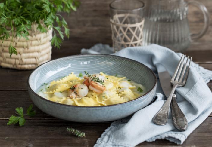 Ravioli de setas con crema de coliflor y vieiras