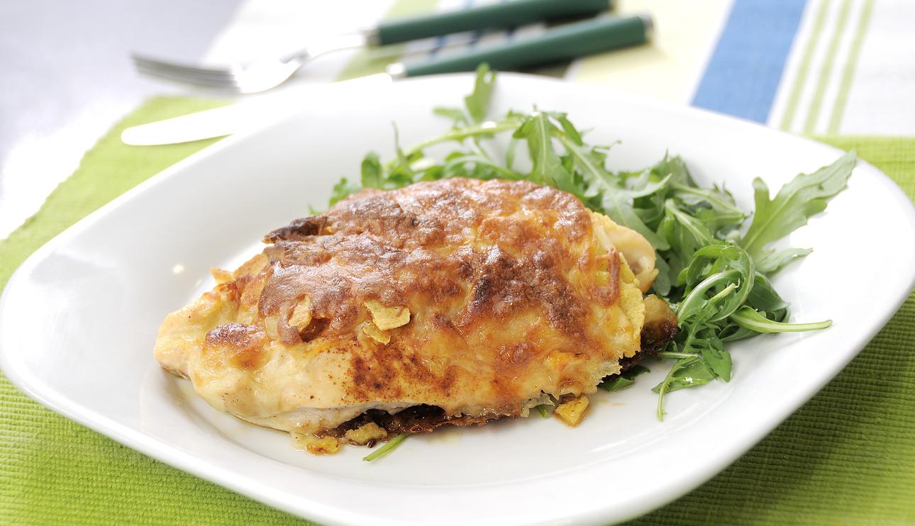 Pollo con nachos al horno