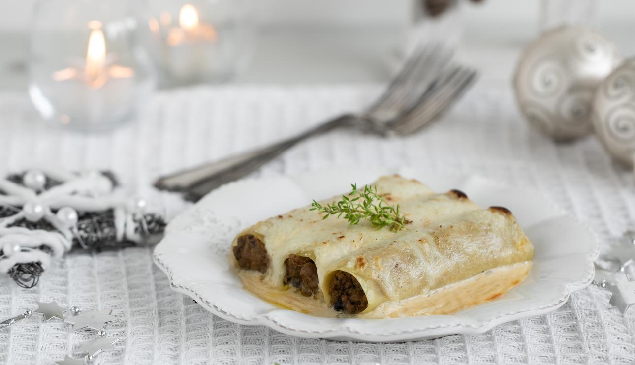 Canelones de carne, setas y foie