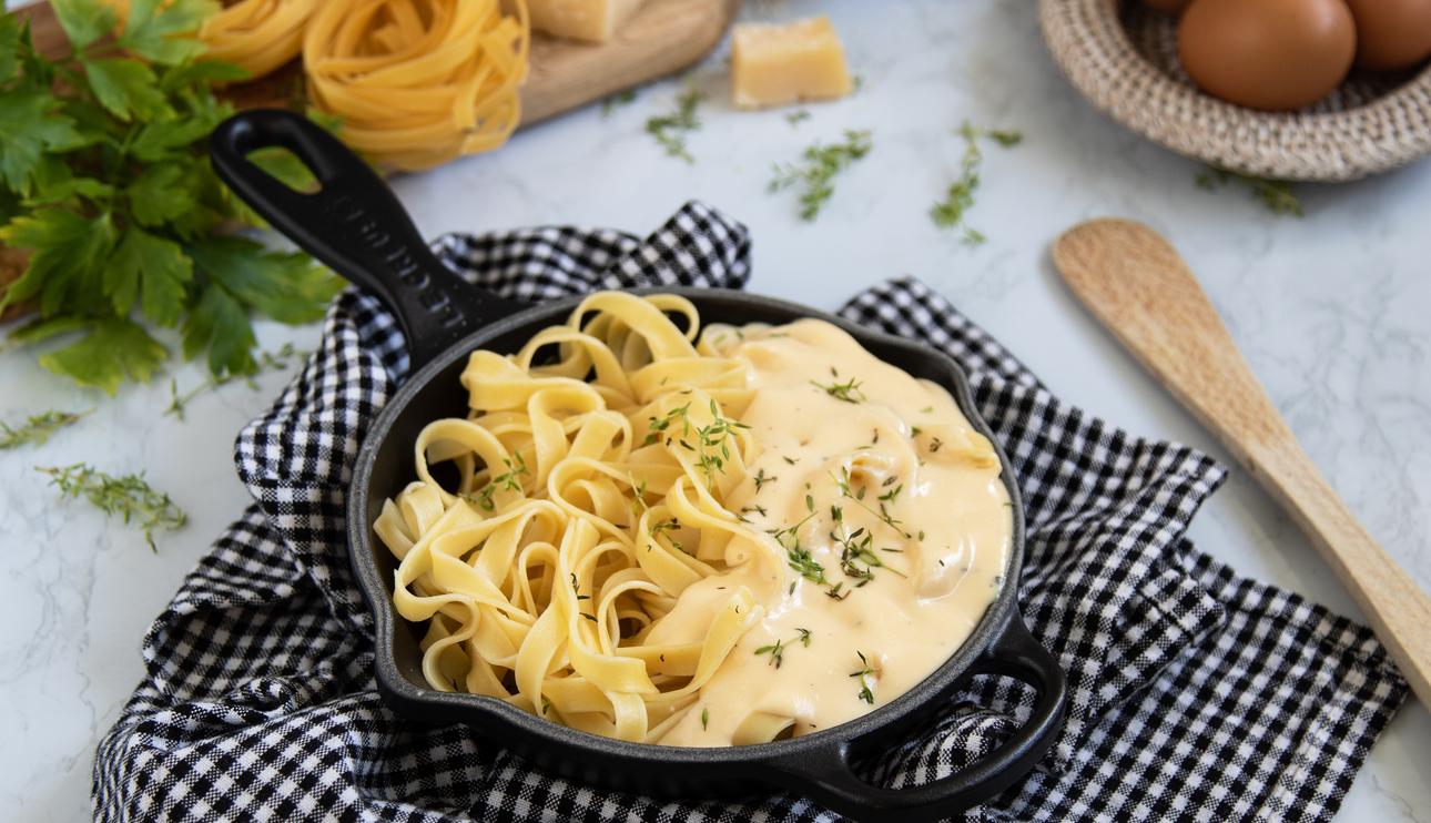Tagliatelle con salsa alfredo