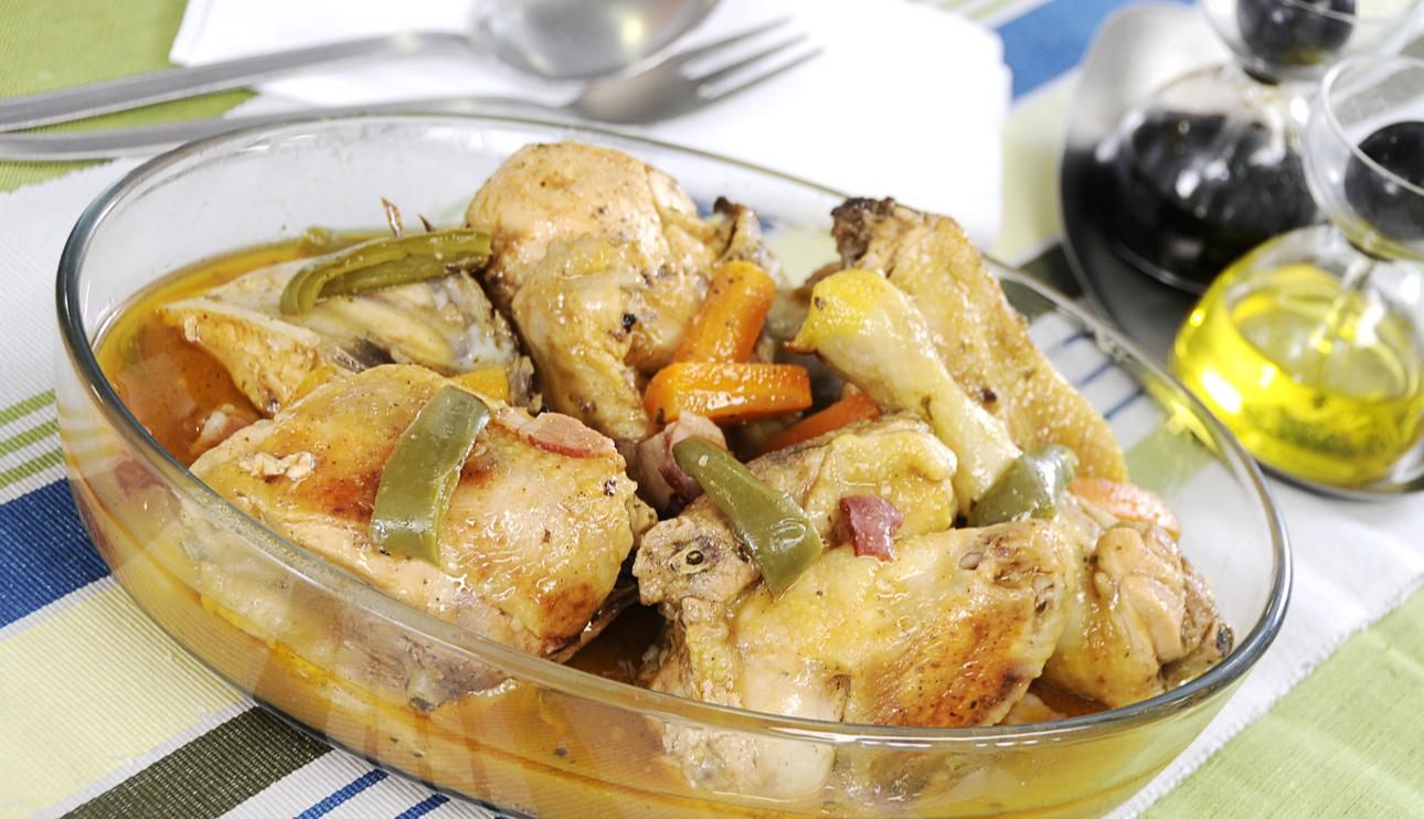 Jugoso al horno de pollo caribeño