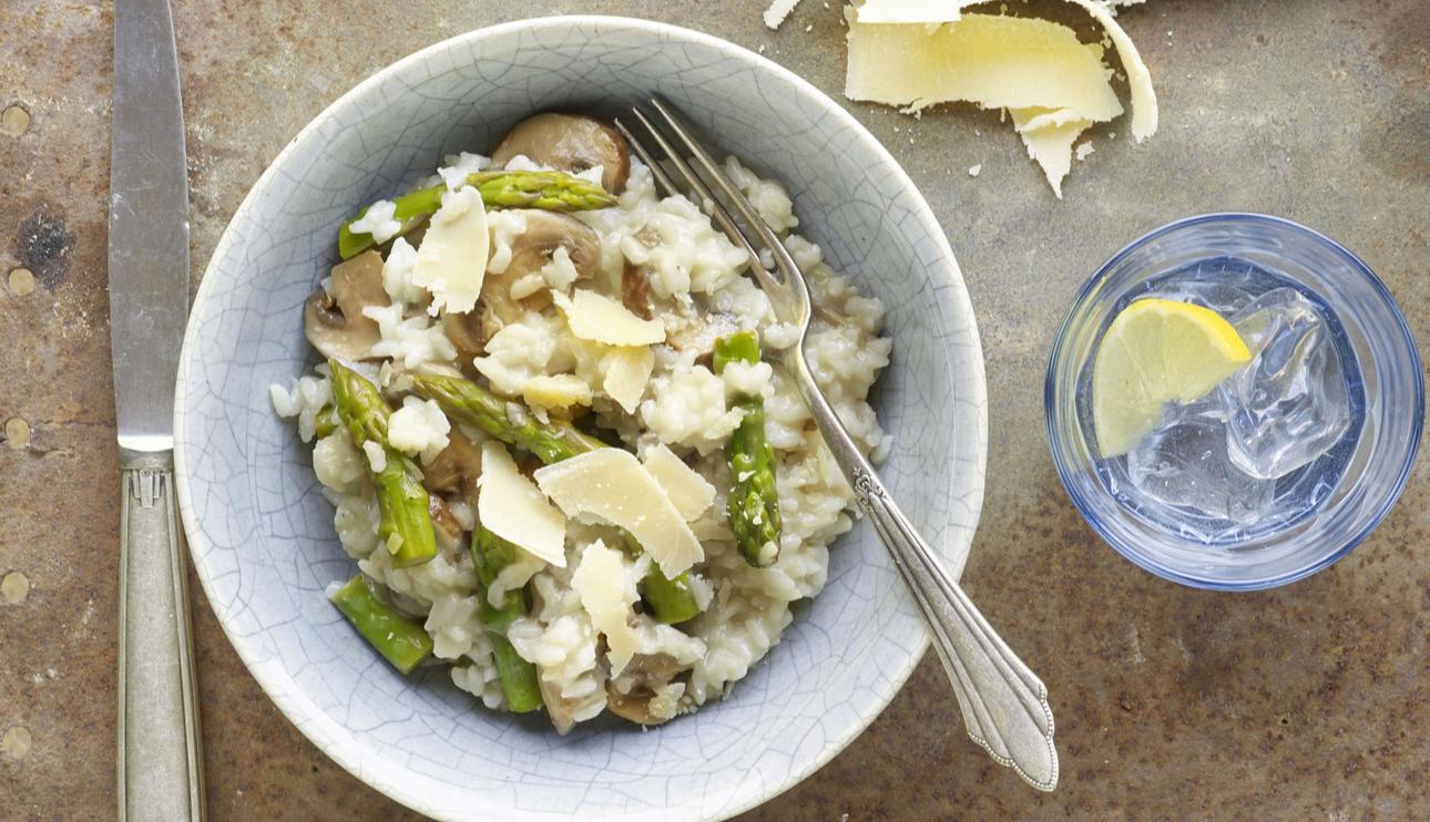 Risotto de setas y verduras de primavera