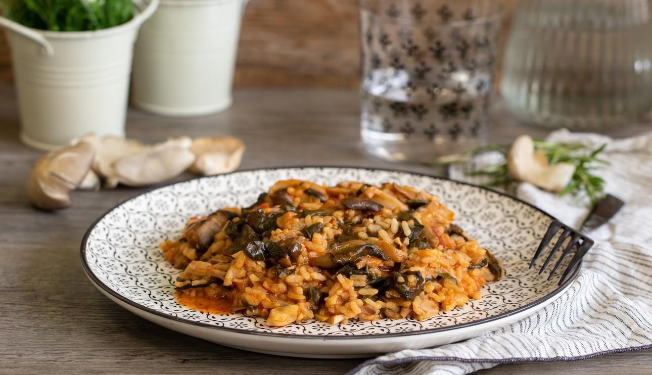 Arroz con setas, bacalao y espinacas