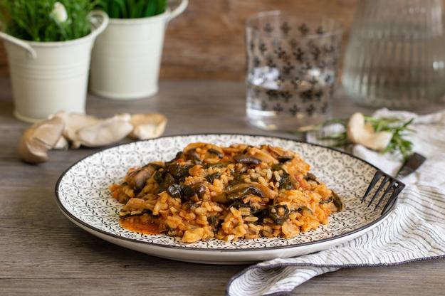 Arroz con setas, bacalao y espinacas