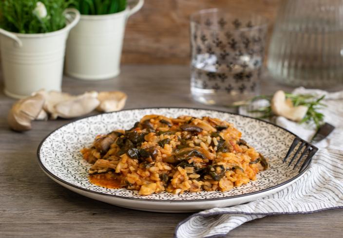 Arroz con setas, bacalao y espinacas
