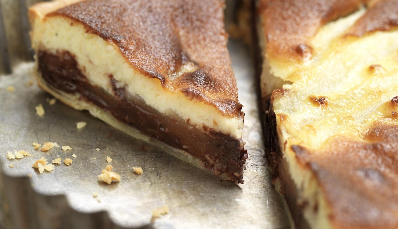 Tarta de peras y chocolate crujiente