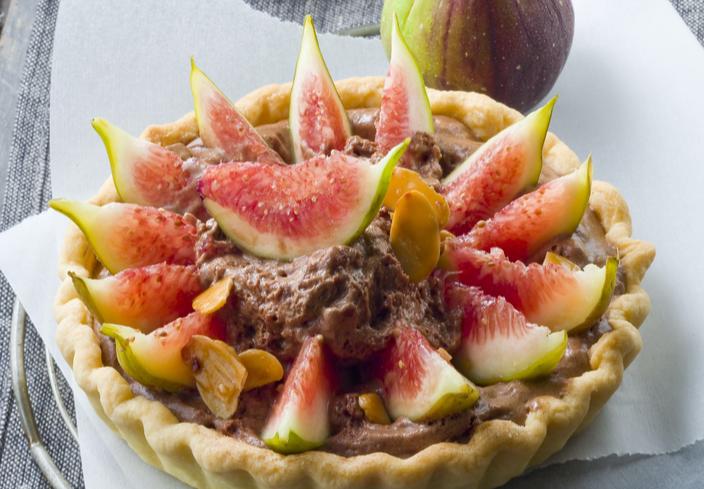 Tarta de mousse de chocolate con higos