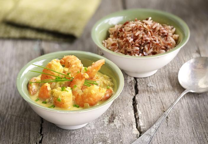Gambas al curry con arroz salvaje