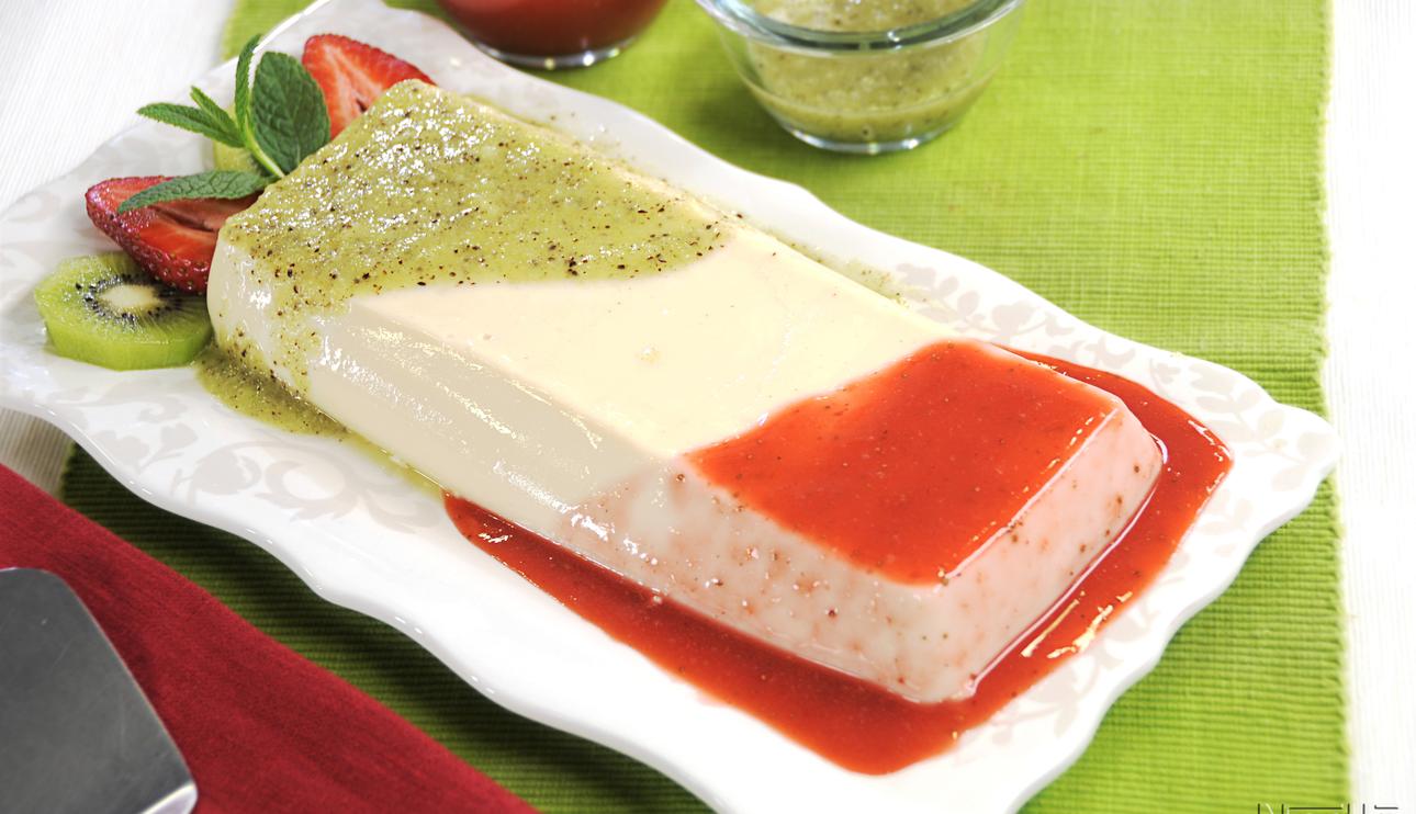Panna cotta con salsa de frutas