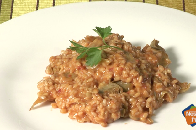 Risotto de tomate y alcachofas