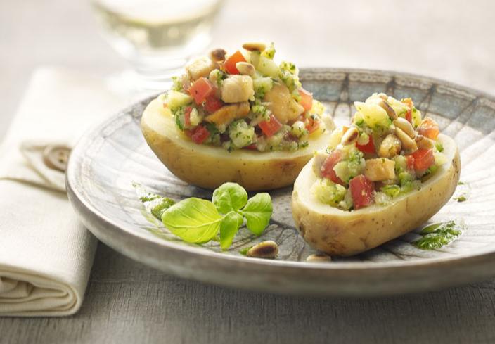 Patatas rellenas de pollo al pesto
