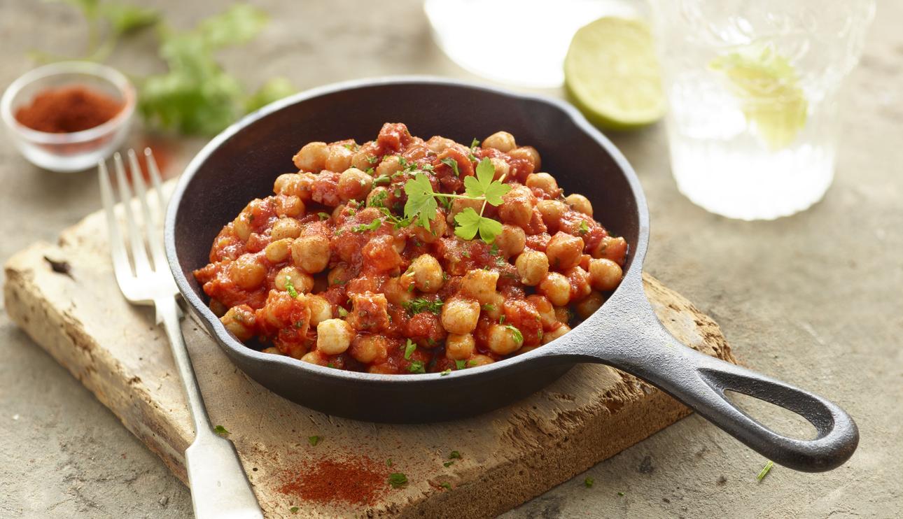 Garbanzos con chorizo y tomate