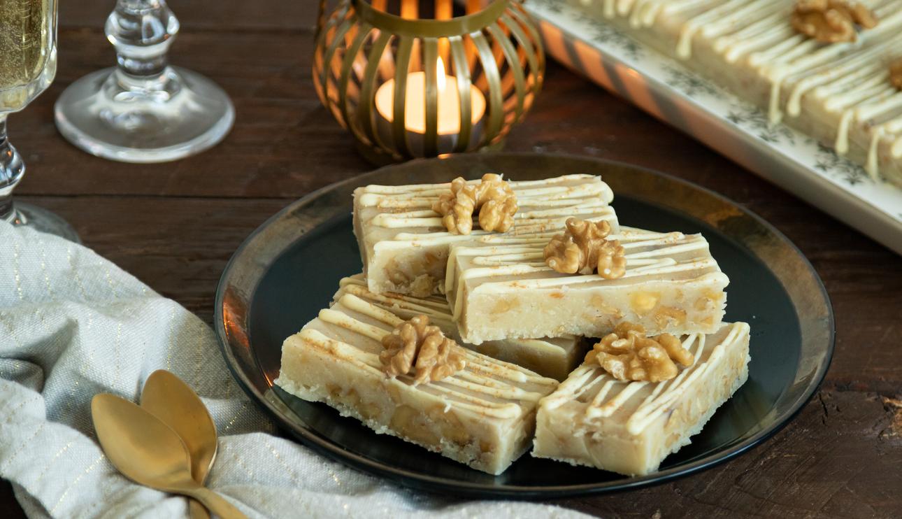 Turrón de chocolate blanco, nata y nueces
