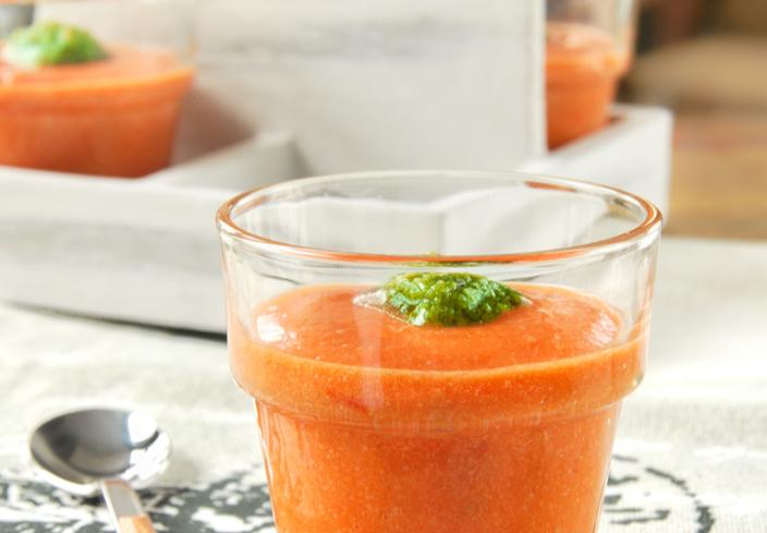 Salmorejo de tomate con pesto